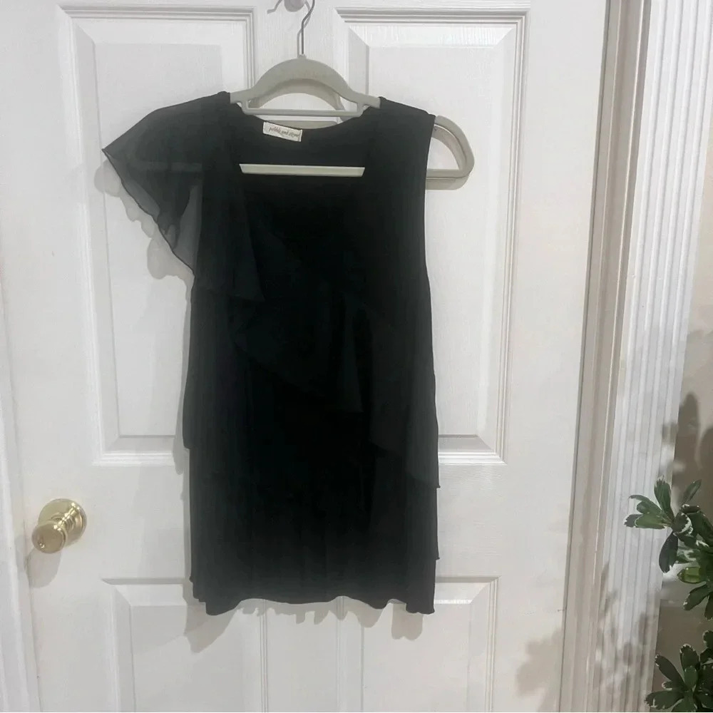 Pebble and stone elegant top